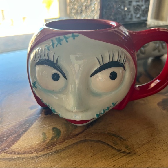 NIGHTMARE BEFORE CHRISTMAS: SALLY - HEAD Mug - Picture 5 of 5